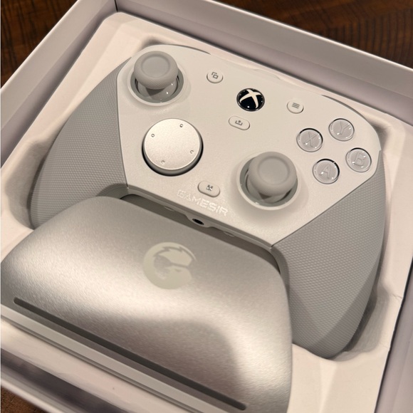 Wireless Controller - Silver - Picture 2 of 3